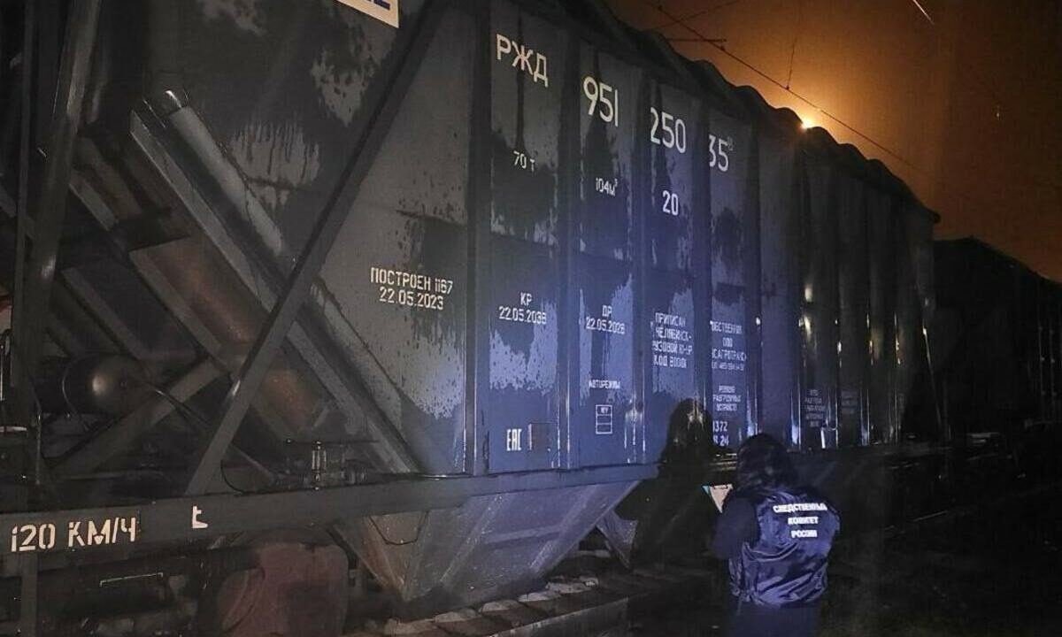 На Кубани 2 подростка забрались на крышу поезда, один погиб от удара током