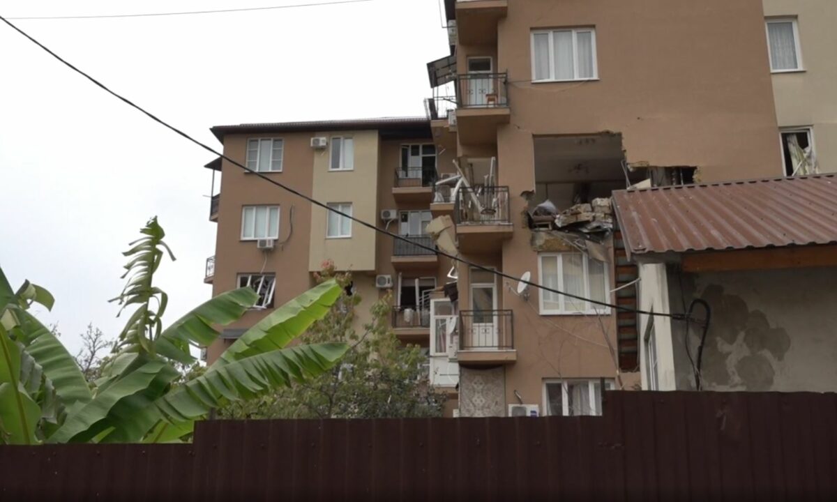Очевидцы рассказали подробности о хлопке газа в доме на улице Тимирязева в Сочи