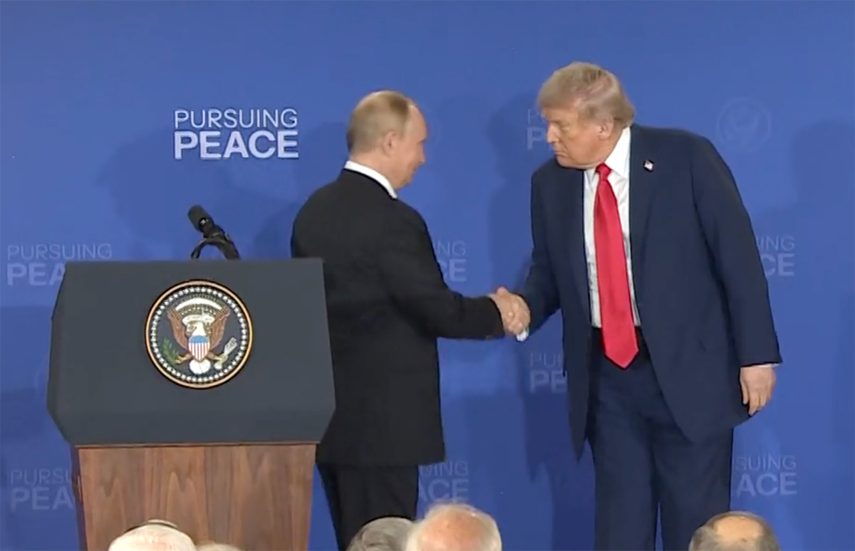 Ушаков: РФ и США без промедления займутся подготовкой встречи Путина и Трампа