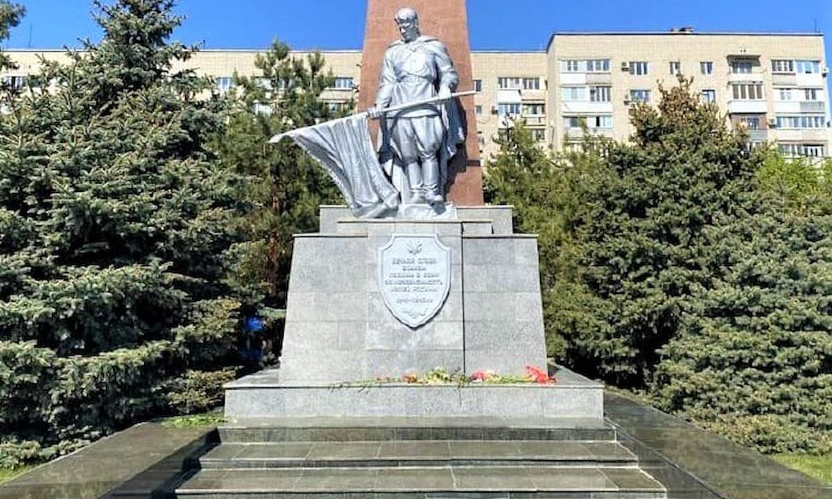 В Краснодаре отреставрировали мемориальный комплекс на Всесвятском кладбище