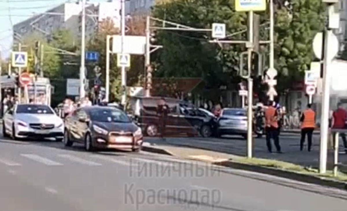В Краснодаре движение 7 трамвайных маршрутов остановилось из-за ДТП