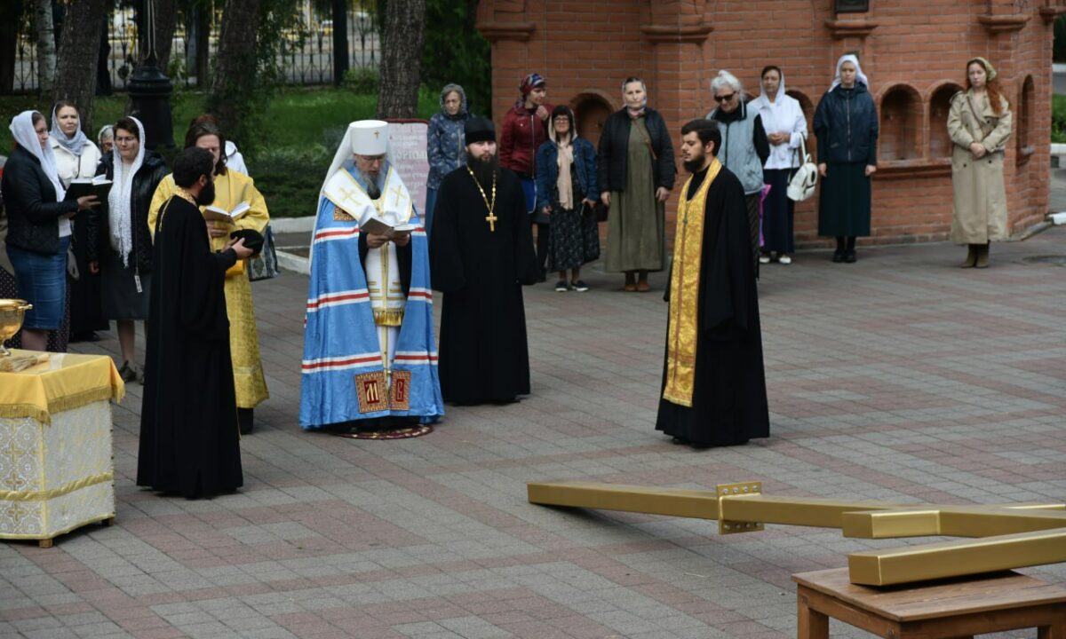 Поклонный крест для отправки на передовую СВО освятили в Краснодаре