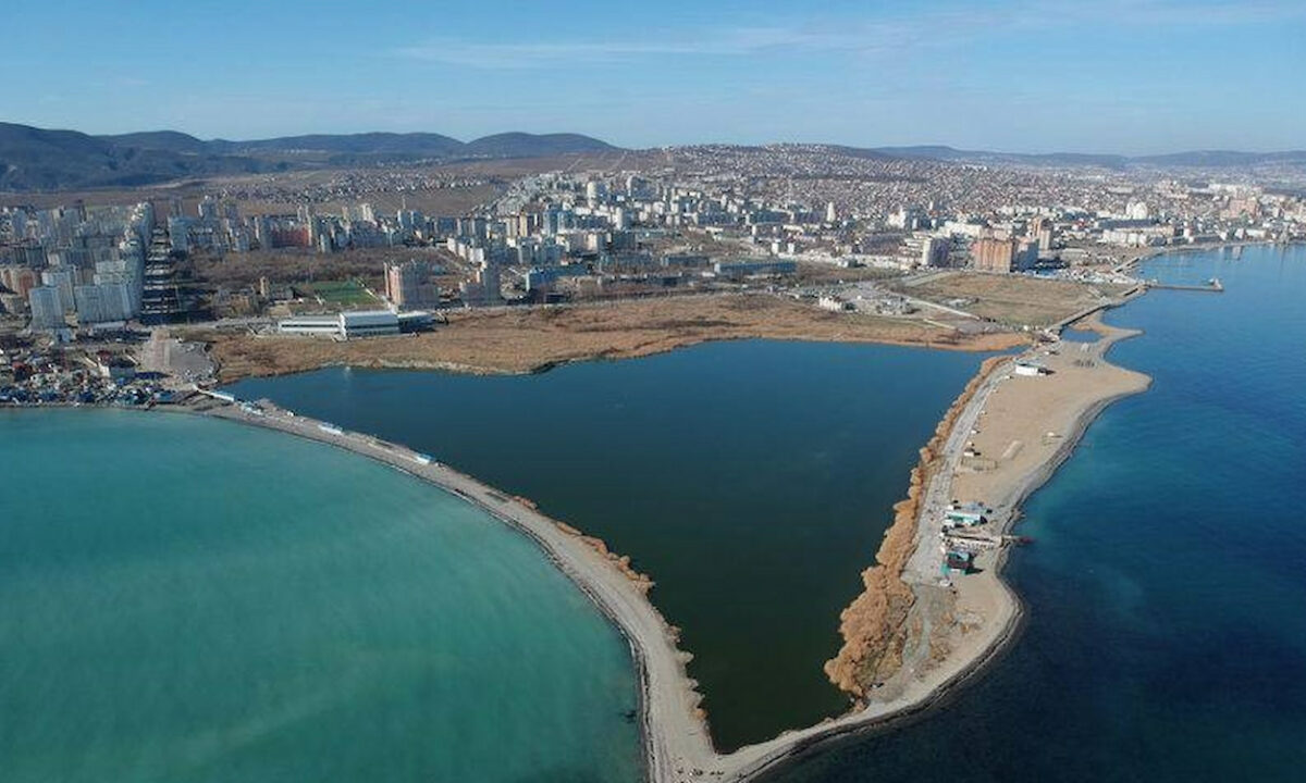 Спортклуб устроил незаконное пенное шоу на Суджукской лагуне в Новороссийске