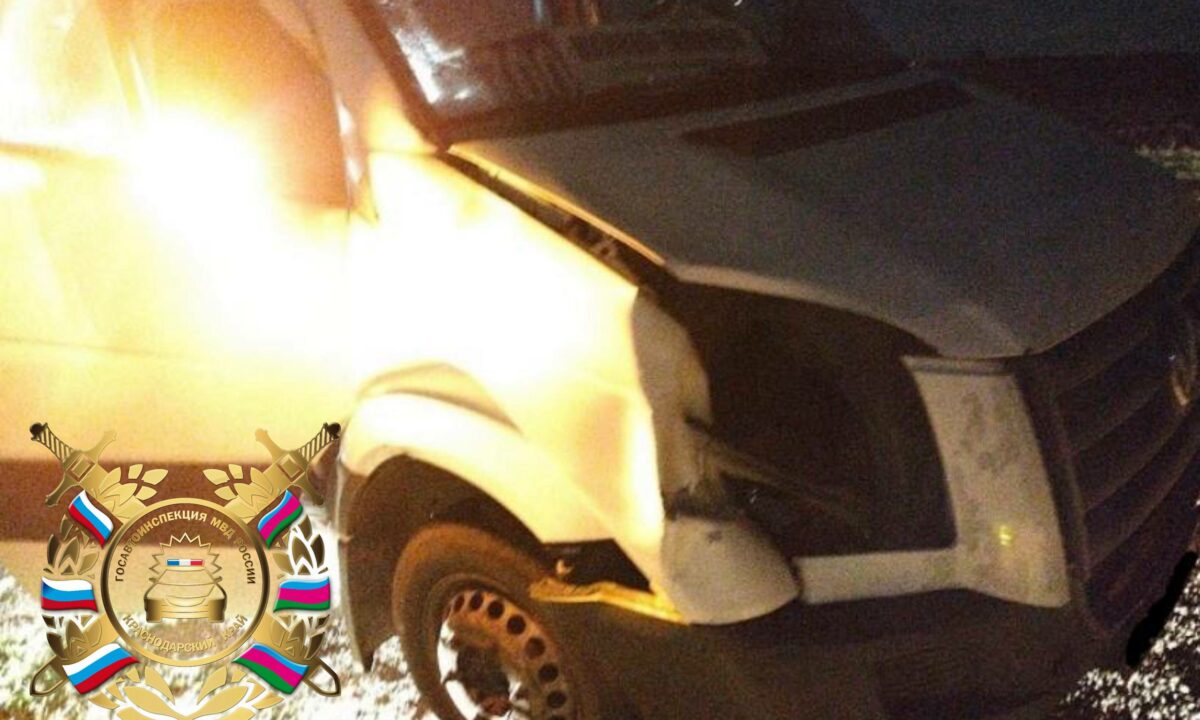 Пенсионер за рулем микроавтобуса насмерть сбил мужчину на трассе на Кубани