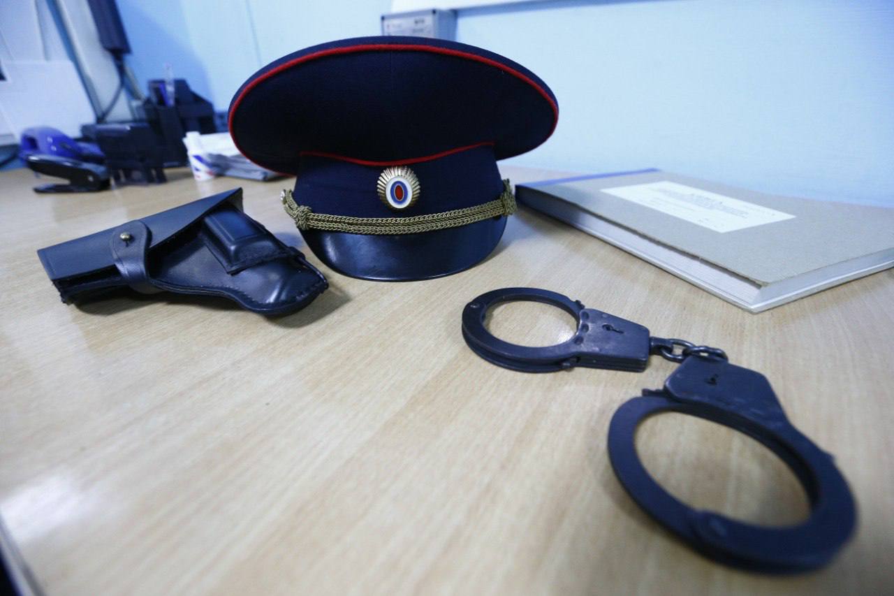 В Краснодаре рецидивист украл 850 тыс. рублей из машины и уехал с семьей на море