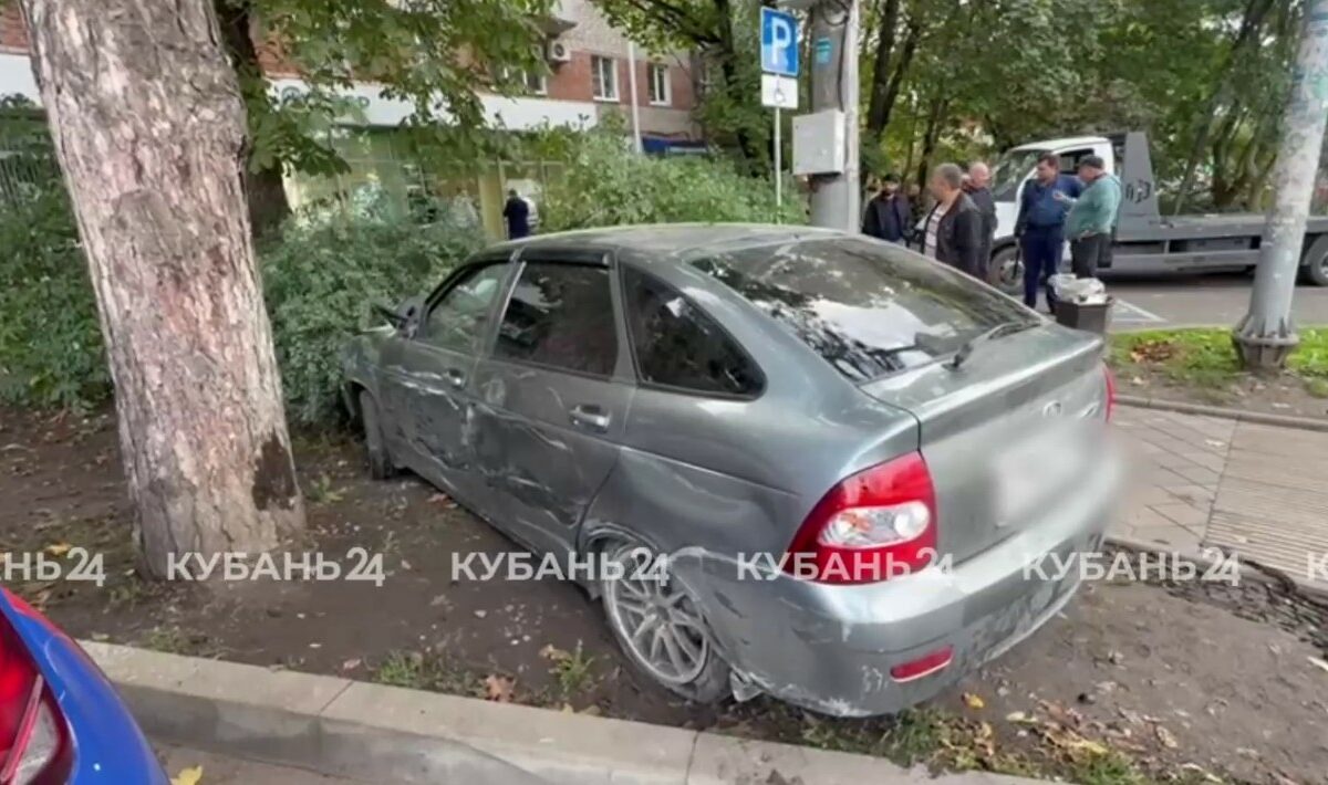Пьяный водитель на «Приоре» въехал в банк в Краснодаре