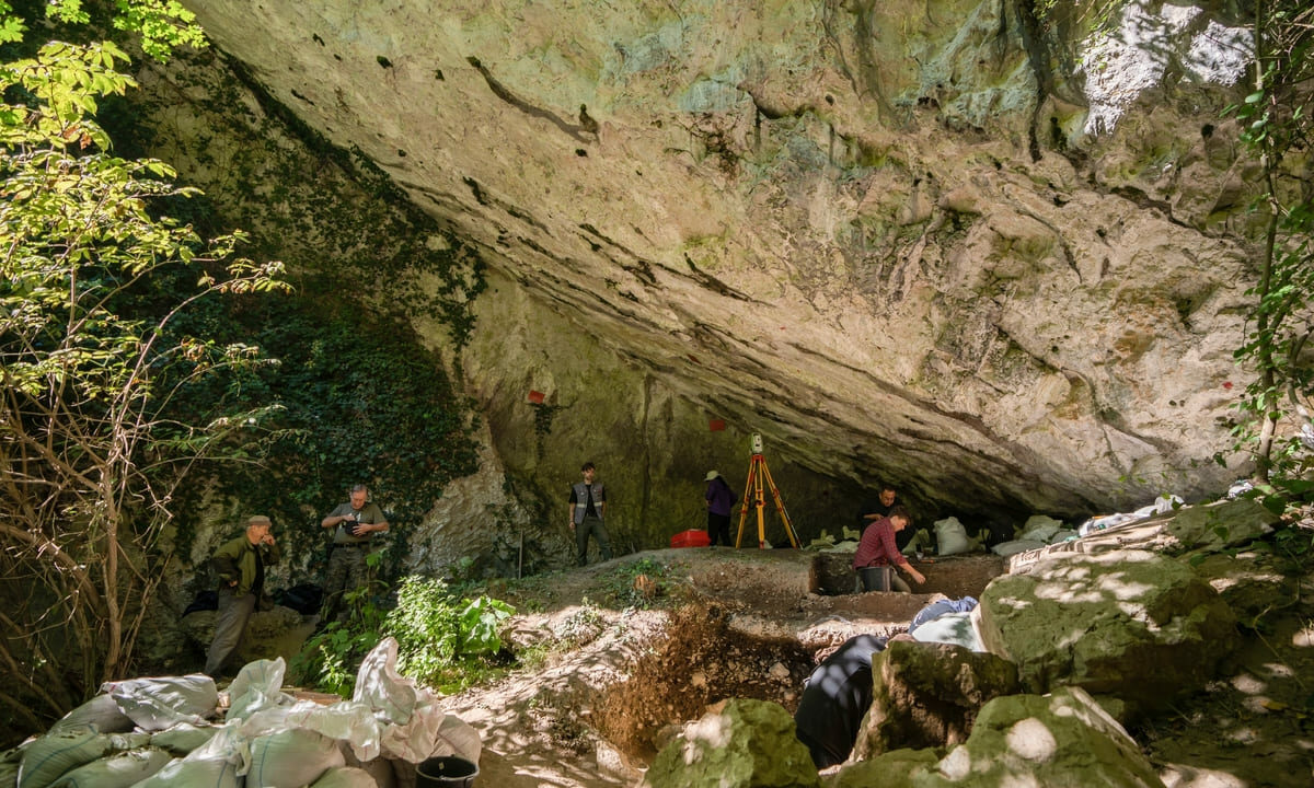 Артефакты каменного века обнаружили ученые в гроте Ахцу под Сочи