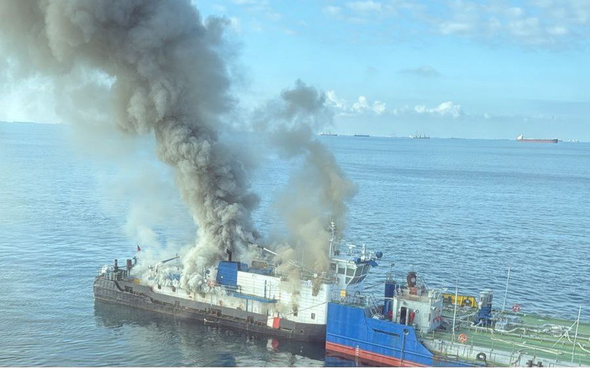 В порту Темрюкского района загорелся буксир