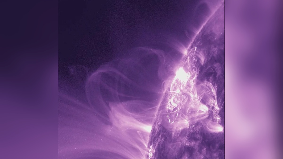 На Солнце произошла самая сильная с конца сентября вспышка