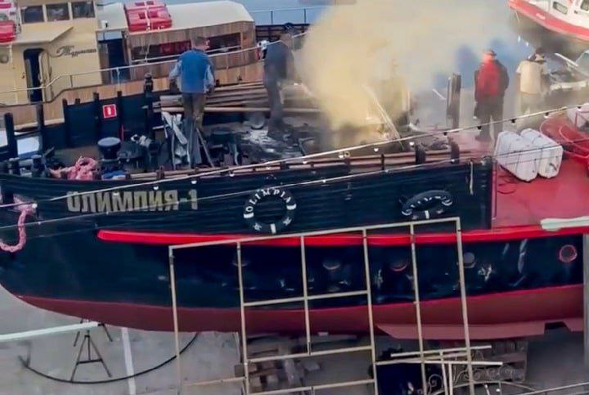 Прокуратура начала проверку после пожара на яхте на набережной у морпорта Анапы