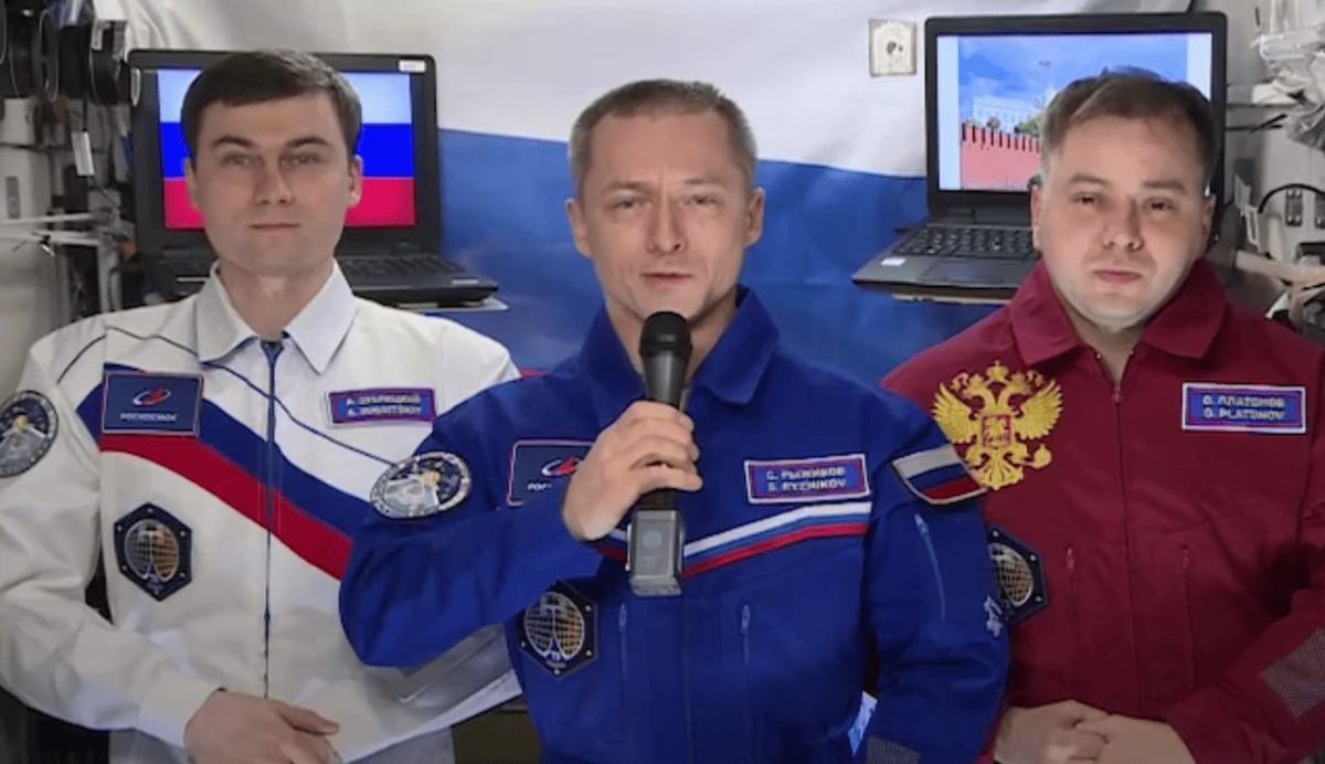 Космонавты с борта МКС поздравили россиян с Днем народного единства
