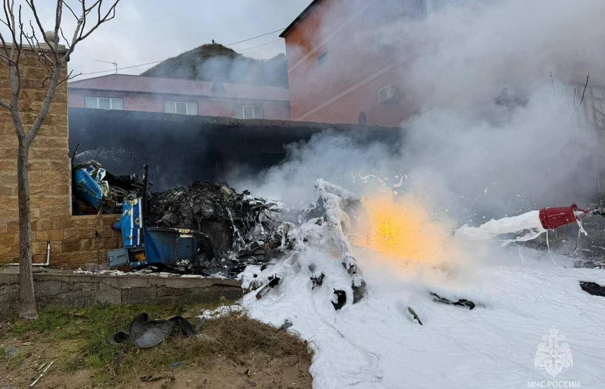 Четыре человека погибли после падения вертолета на частный дом в Дагестане