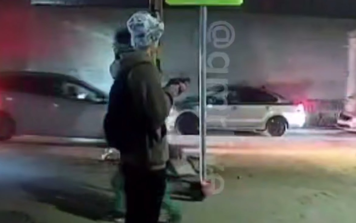 В Краснодаре парень обстрелял домофон ЖК из пневматического пистолета