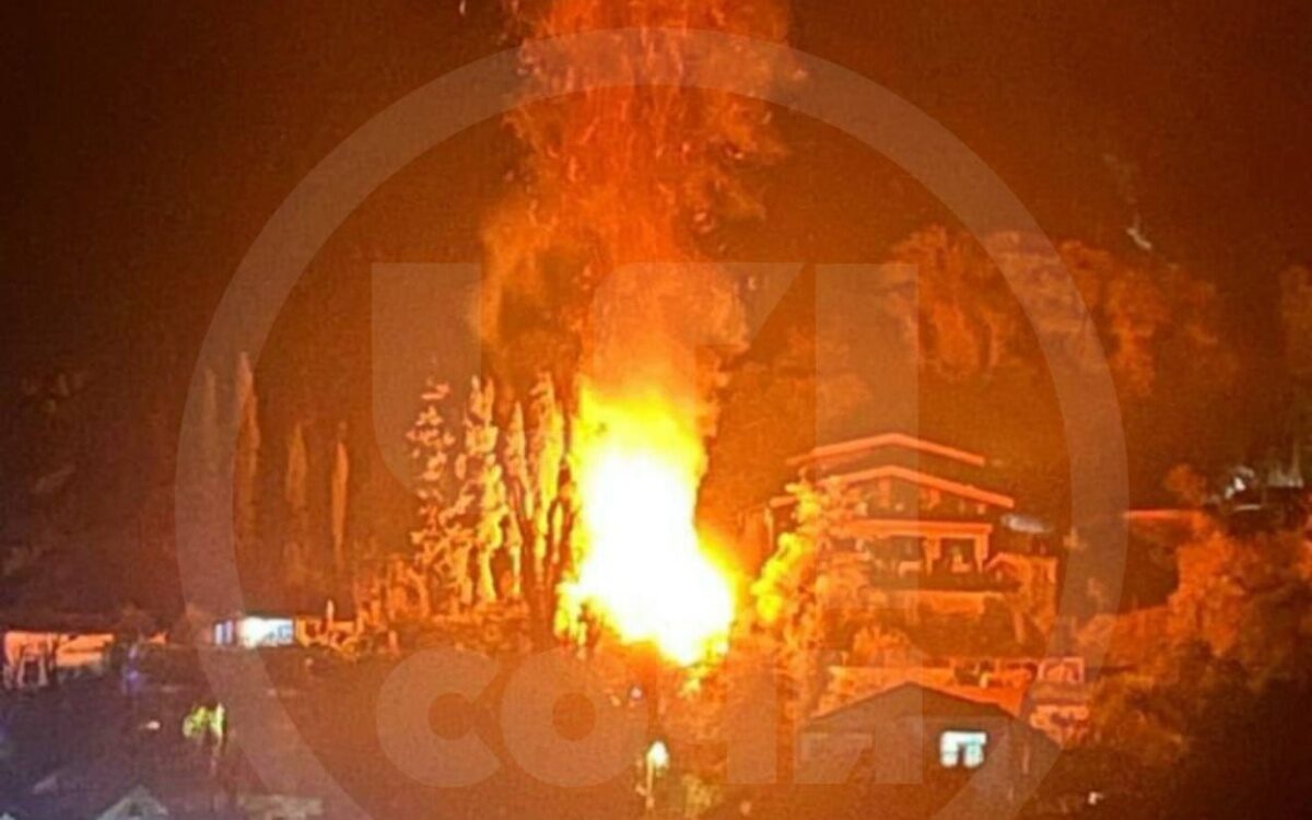 В Сочи ночью сгорел частный дом