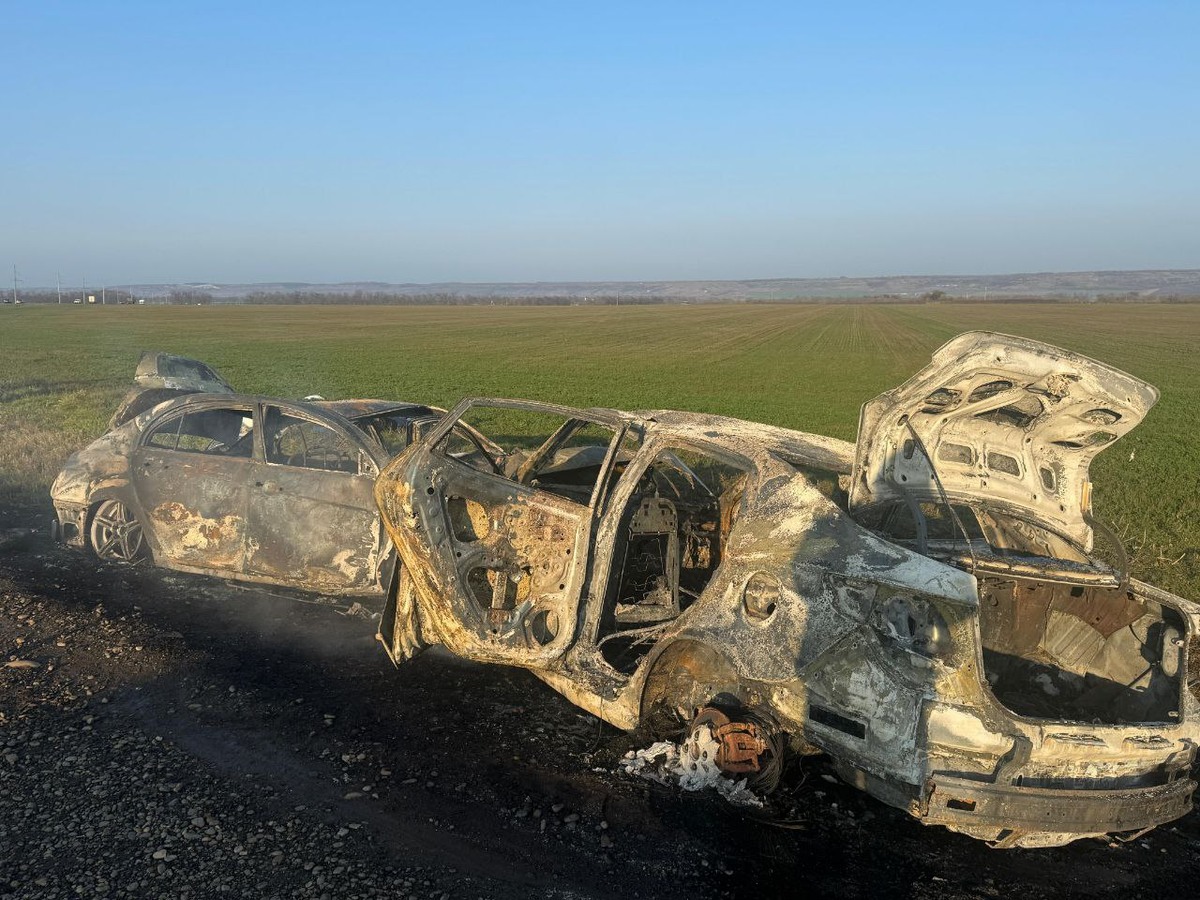 Четыре человека сгорели заживо в машинах после ДТП в Новокубанском районе