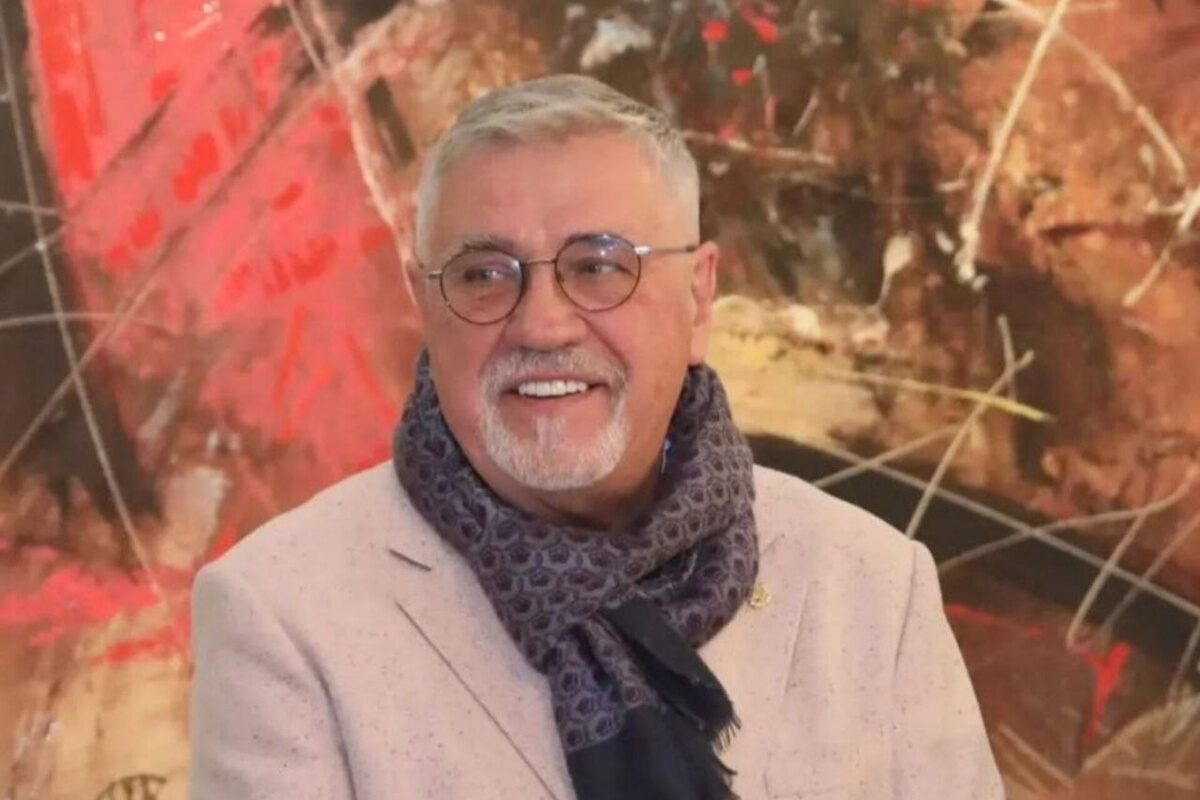 Вениамин Кондратьев поздравил с 75-летием художника Виталия Коробейникова