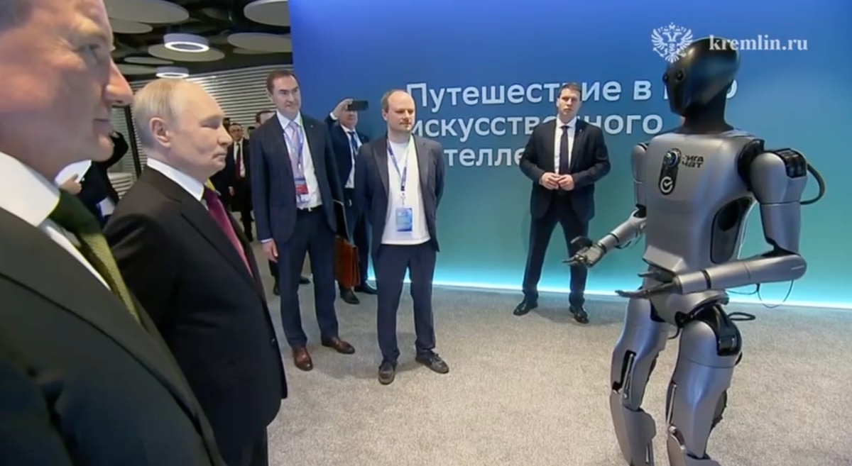 Путин познакомился с первым российским ИИ-роботом и оценил его танец