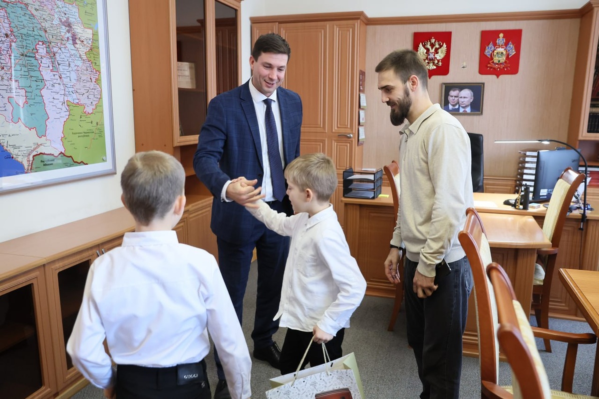 Руденко попросил не третировать детей, пожаривших еду на Вечном огне на Кубани