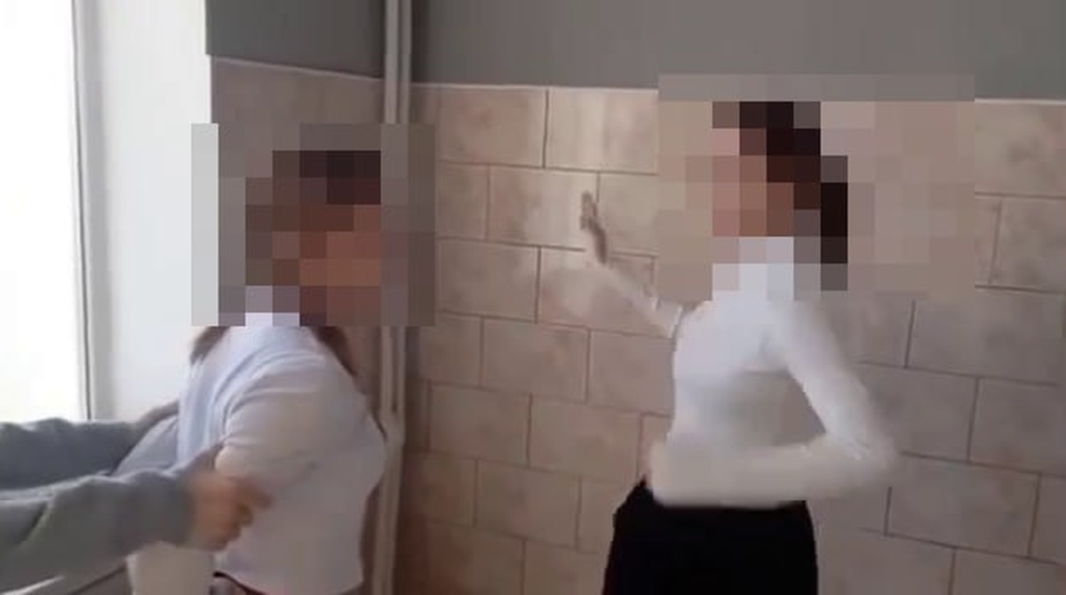 В Хадыженске подростки сняли на видео избиение девочки в школьном туалете