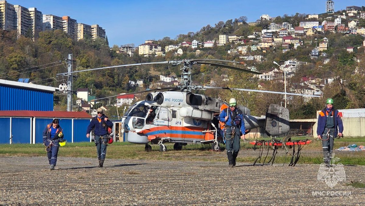 Спасатели нашли в горах трекинговые палки пропавшего туриста из Краснодара