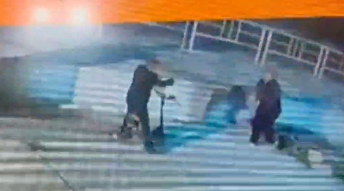 В Анапе мужчина на самокате пытался ограбить прохожего, угрожая пистолетом