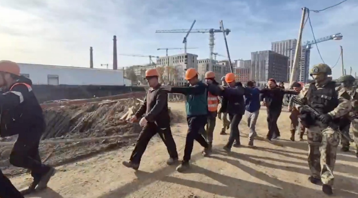 Депортация ожидает 11 нелегалов, работавших на стройплощадке ЖК в Краснодаре