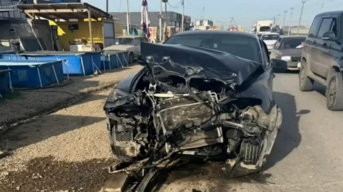 В Краснодаре BMW насмерть сбил пешехода после столкновения с легковушкой