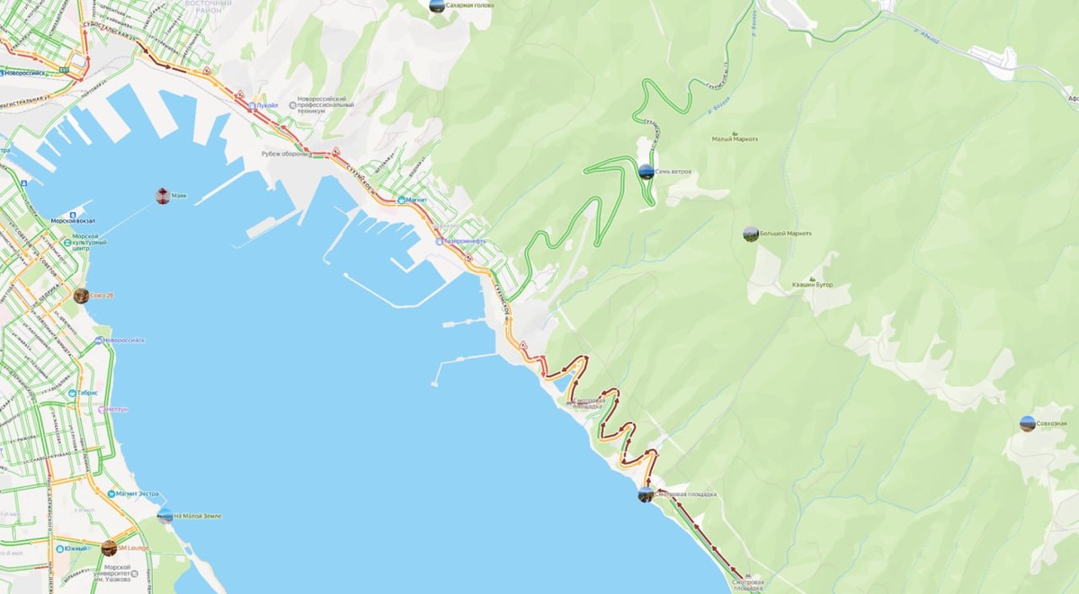Пробка на трассе М-4 «Дон» под Новороссийском растянулась более чем на 15 км