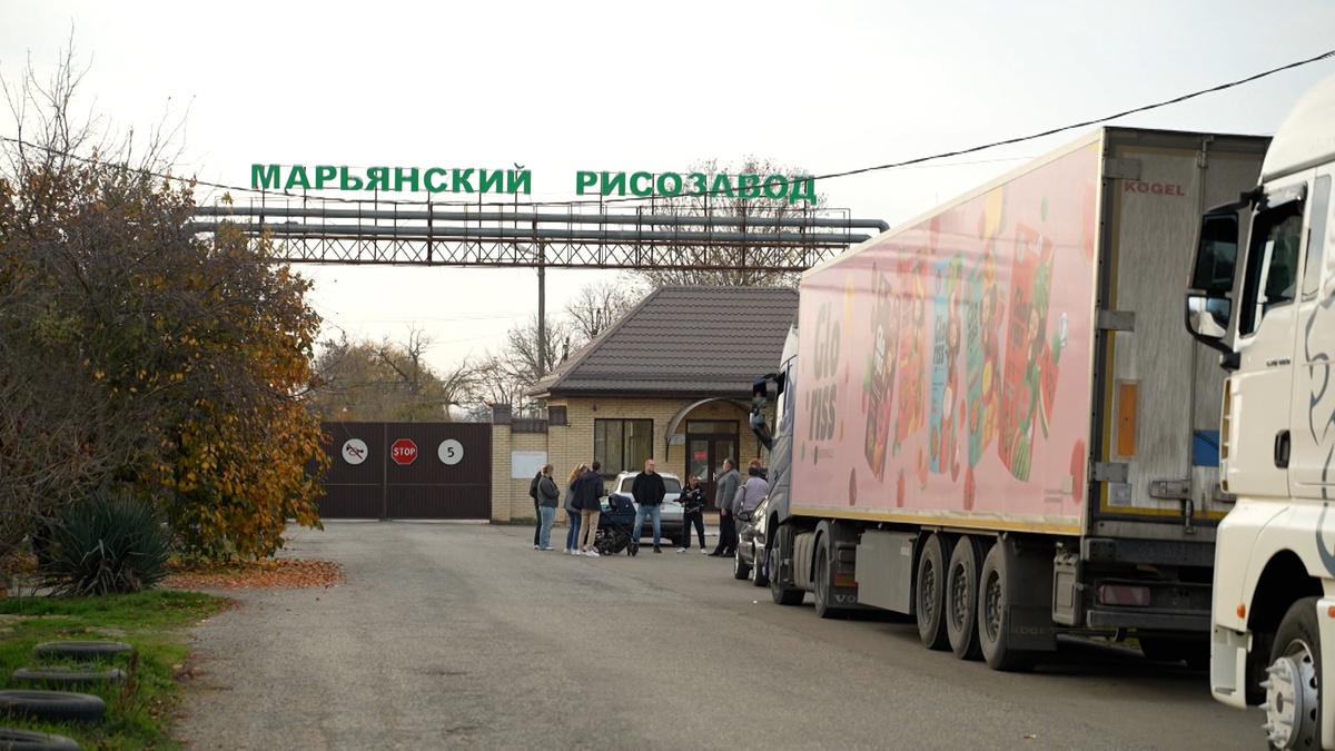 На загрязнение воздуха из-за сжигания рисовых отходов пожаловались жители Кубани