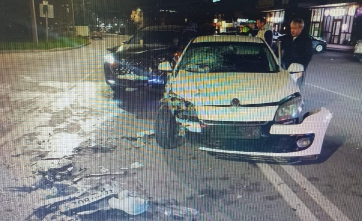 В Анапе иномарка после заноса влетела во встречную машину с беременной женщиной