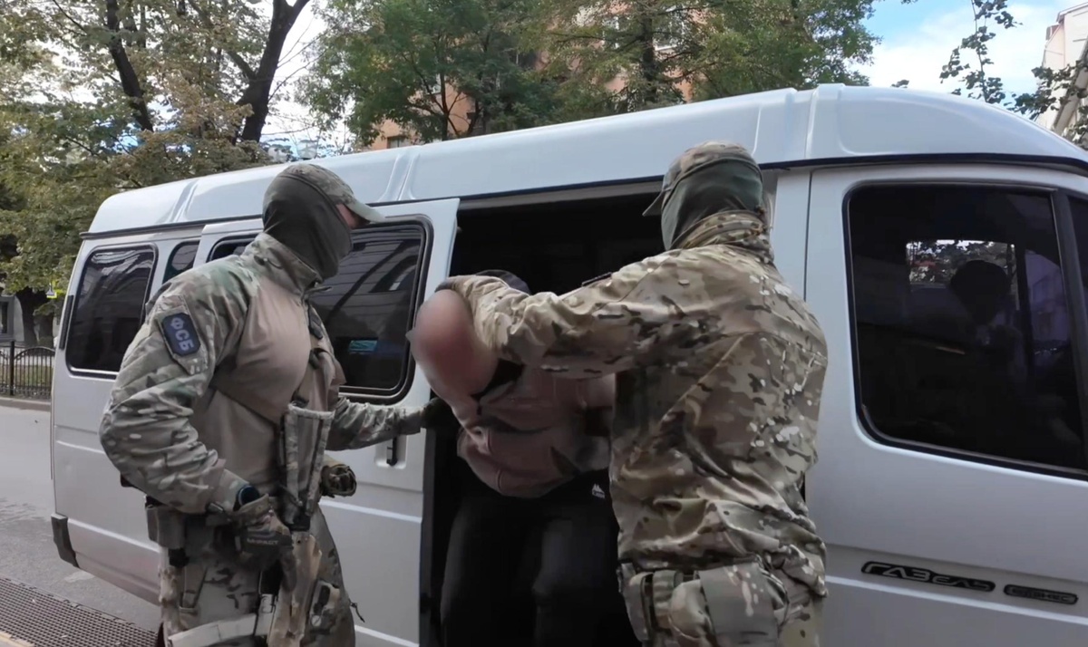 В Севастополе мужчина собирался взорвать памятник 300-летия Российского флота