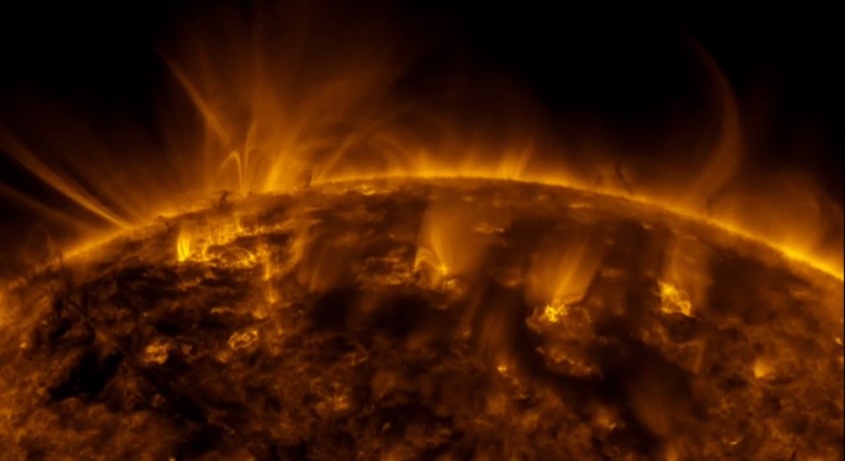 Ученые предупредили о росте мощности и числа вспышек на Солнце в ближайшие сутки