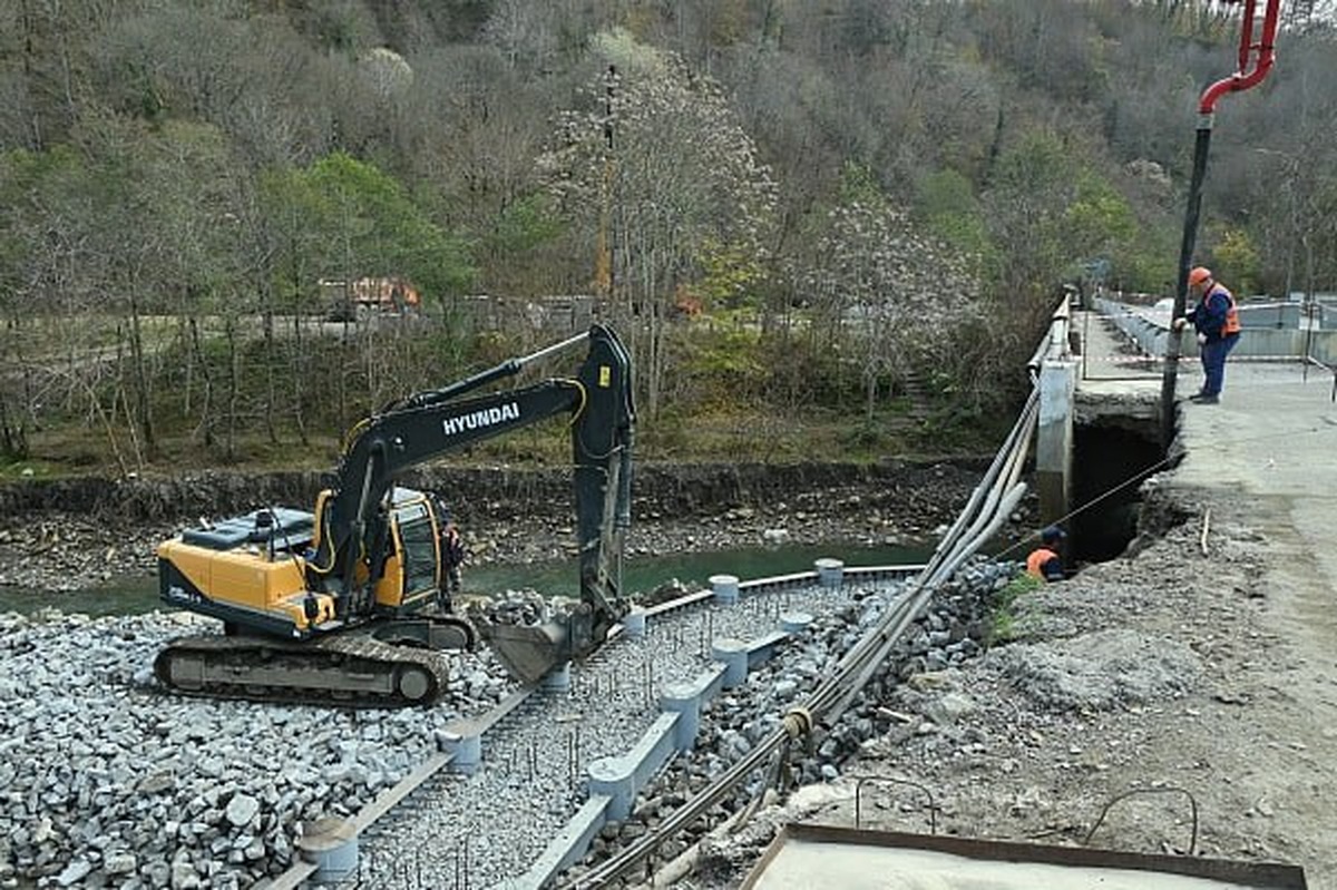 Ремонт моста через реку Мацесту в Сочи рассчитывают закончить до конца года