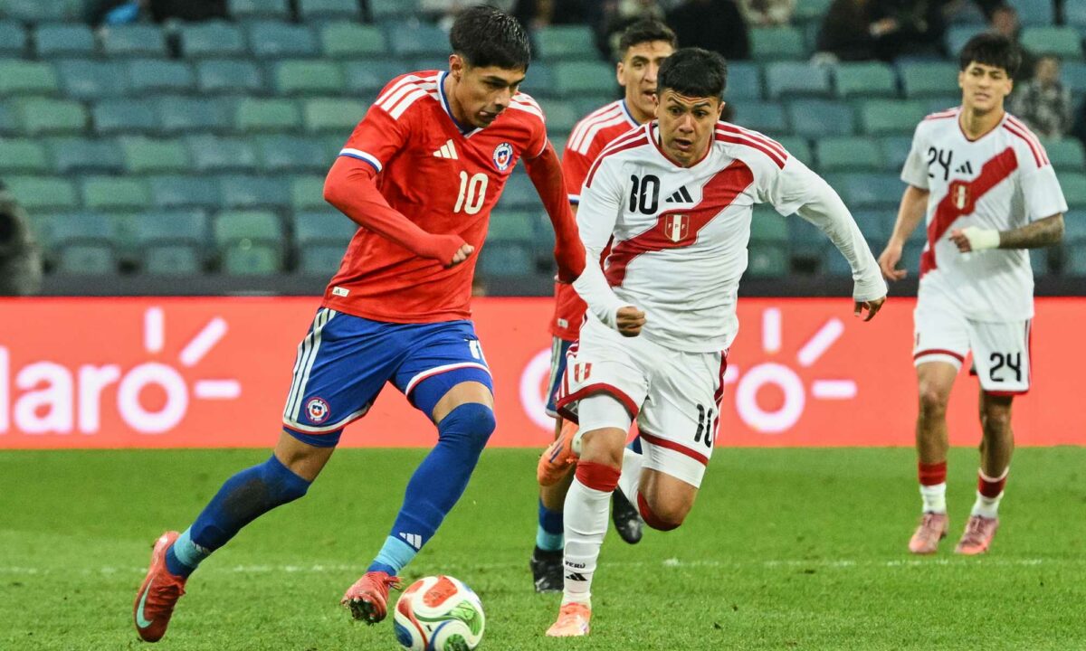 Матч сборных Чили и Перу прошел на стадионе «Фишт» в Сочи. Фоторепортаж