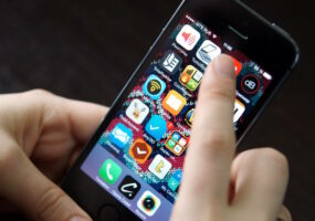 Предложение по предустановке отечественных ИИ на смартфоны рассматривают в РФ