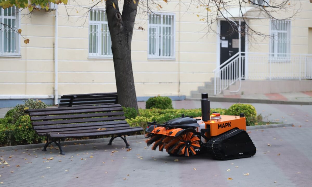 Первого кубанского коммунального робота протестировали в Геленджике