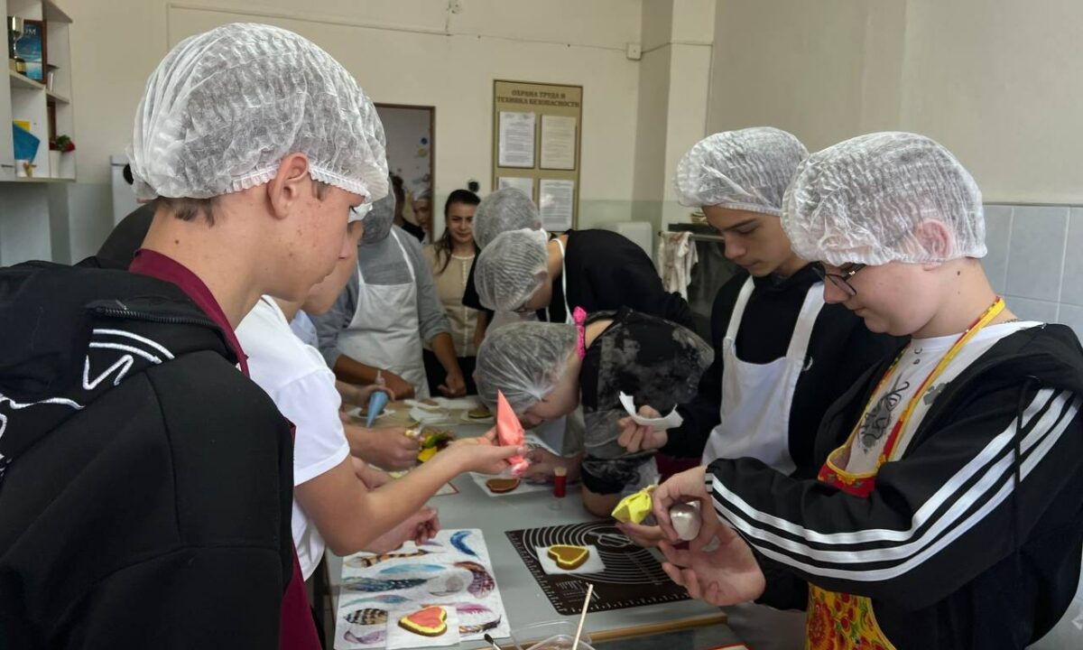 Техникумы и колледжи Кубани на осенних каникулах открыли двери для школьников