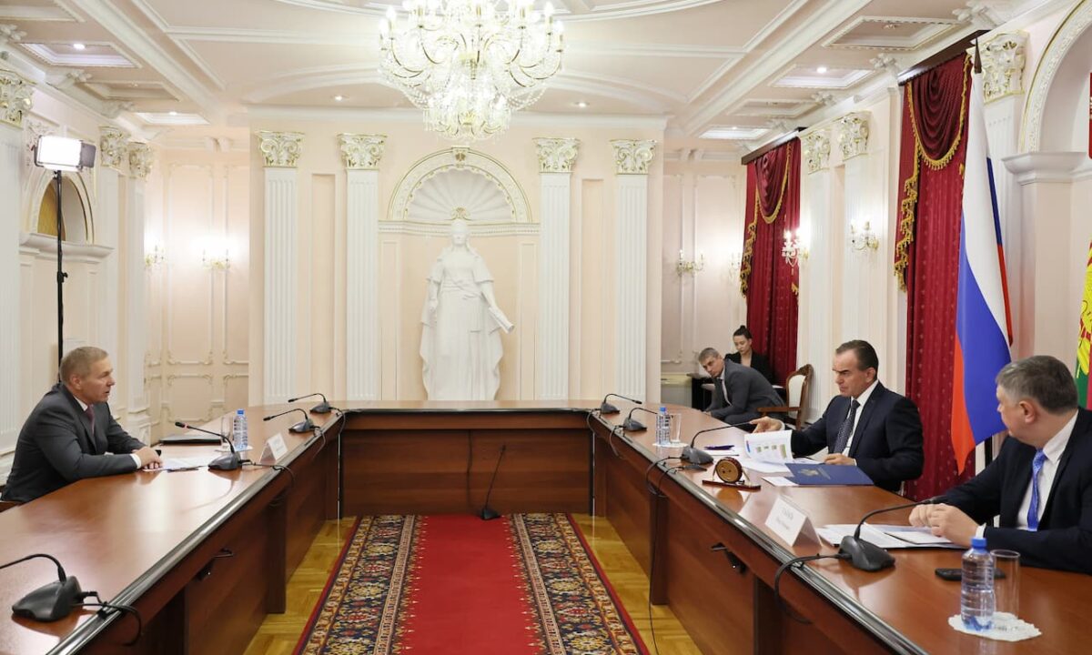 Кондратьев провел встречу с руководителем регионального управления ФНС России