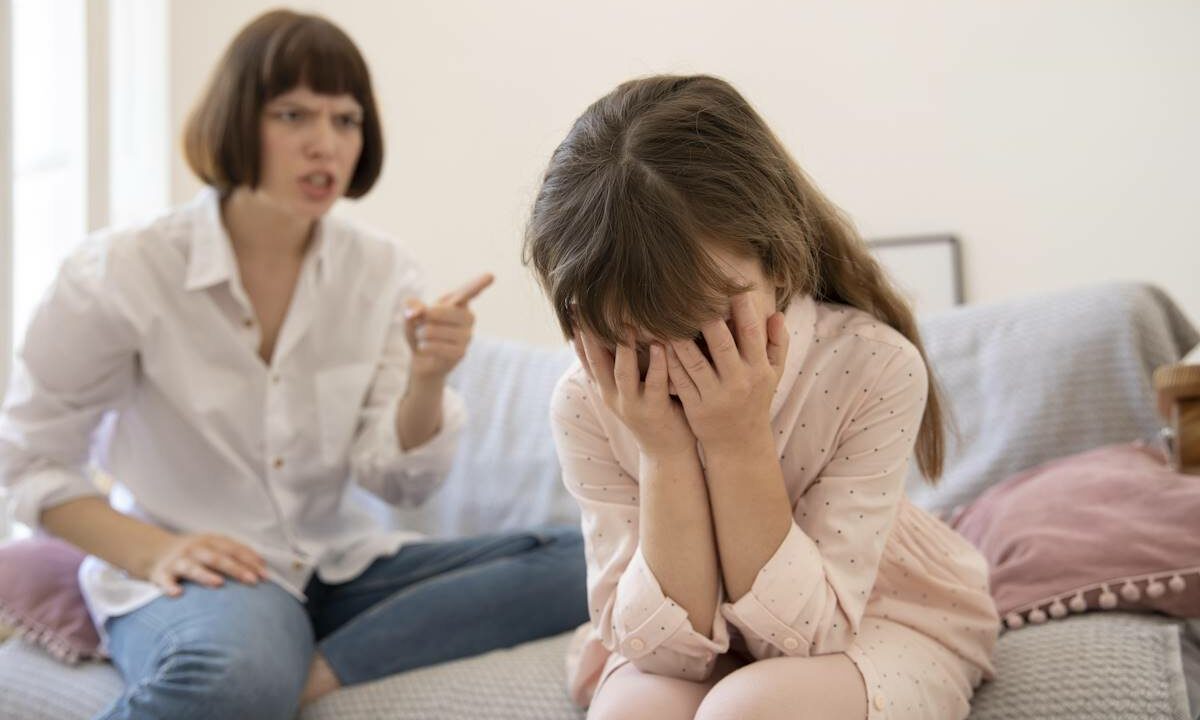 Психолог Сорочан рассказала о глубинных расстройствах взрослых, бьющих детей