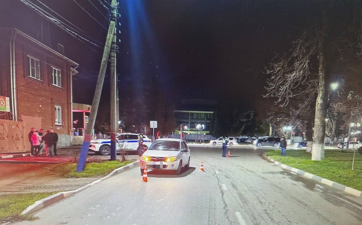 Девушка на легковушке сбила двух женщин на пешеходном переходе в Армавире