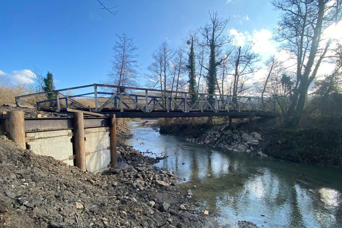 Один из трех смытых паводком мостов в Туапсинском округе готов к эксплуатации