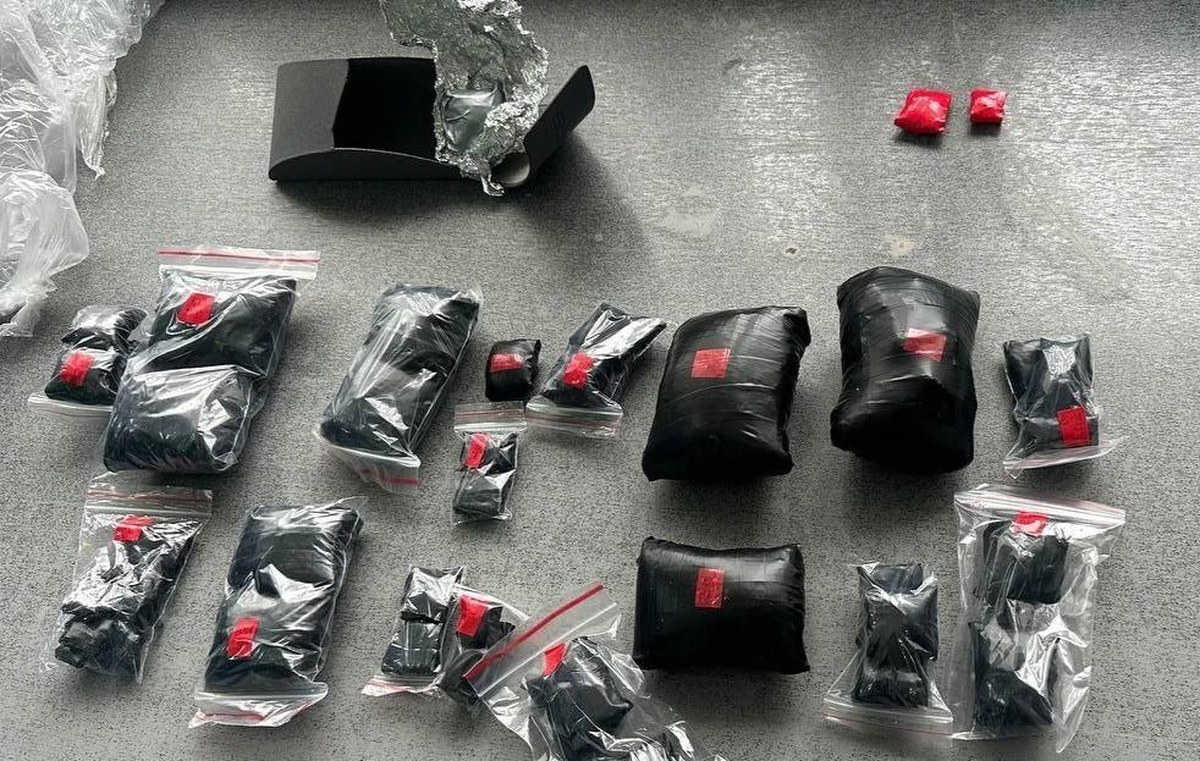 На Кубани в салоне Lexus инспекторы нашли сумку с килограммом наркотиков