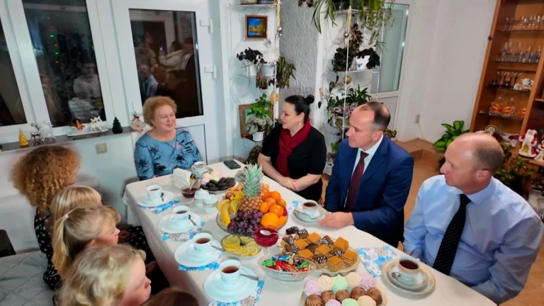 Многодетной семье проведут экскурсию по Краснодару по поручению Кондратьева