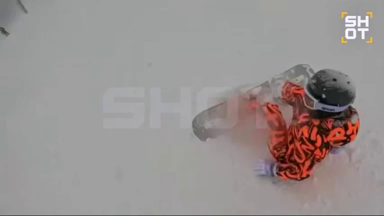 SHOT: 10-летнюю девочку с отцом накрыло лавиной на горнолыжном курорте в Сочи