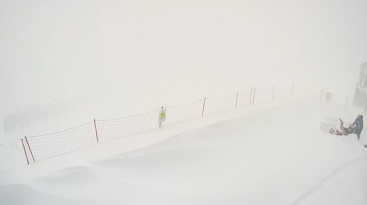 В горах Сочи 13 декабря начался первый зимний снегопад