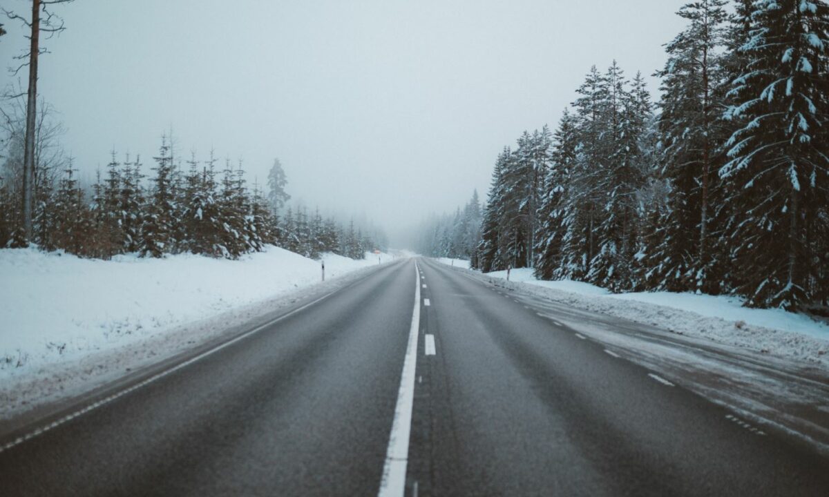 Шаумянский перевал расчистили от снега для проезда, но призывают туда не ездить