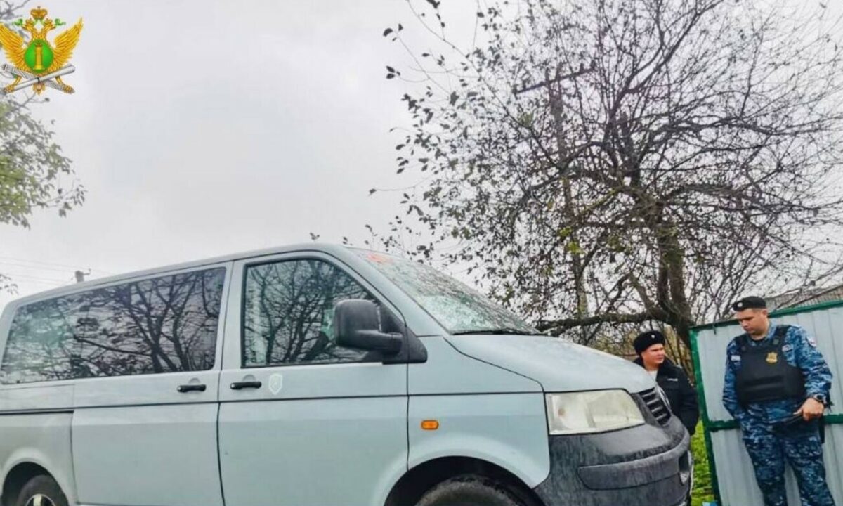 Житель Кубани погасил долг по алиментам, чтобы не лишиться микроавтобуса