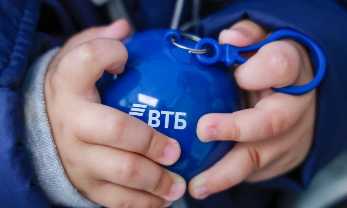 Российский банк запустил проект «Новогодничайте с домашним театром»