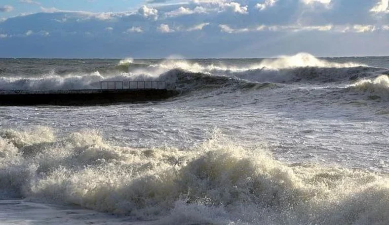 В Сочи 2 января ожидаются шторм и заморозки