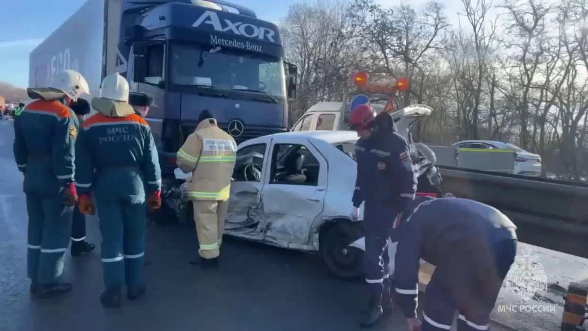 Четыре человека погибли в массовом ДТП с большегрузом на трассе М-4 «Дон»